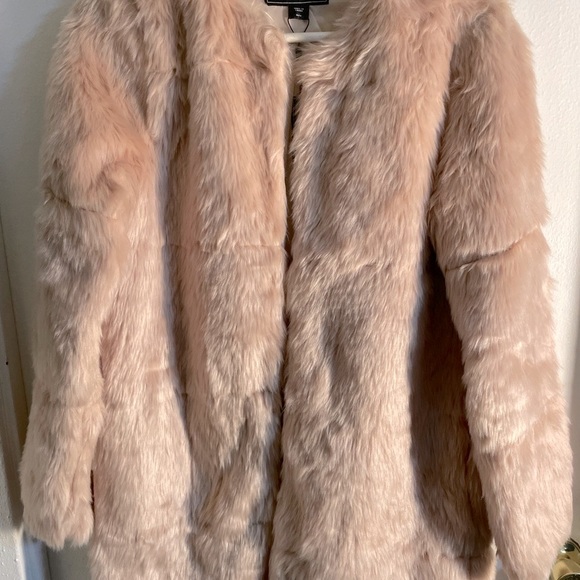 NEW Metaphor Soft Pink Faux Fur Coat. Size Medium. Make An Offer. - Picture 2 of 9